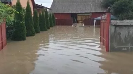 Ravagii în tară din cauza vremii rele! Zeci de gospădării au fost inundate în mai multe localități din România