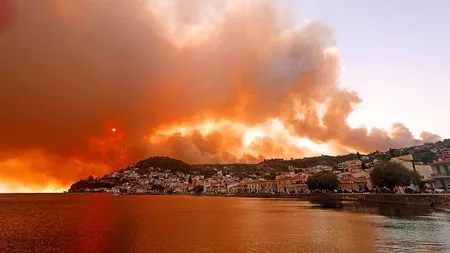 Incendiile masive din Grecia continuă. Se efectuează o anchetă privind cauza acestora