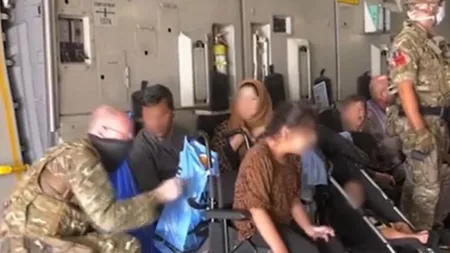 Primele imagini din aeronava cu care au fost evacuaţi românii din Afganistan. MAE: „Au părăsit Afganistan încă 16 cetățeni români, mai sunt 27” - UPDATE