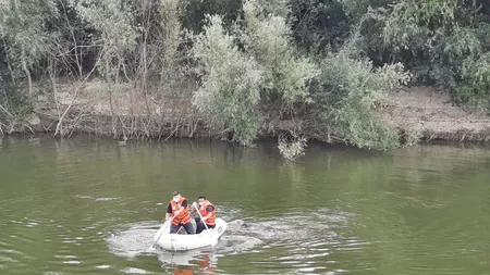 Caz șocant în Bacău! Cinci copii care s-au înecat în râul Siret sunt căutați de pompieri