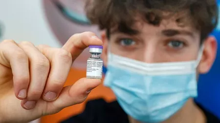 Campania de vaccinare care este un eșec tranformă România într-o țară care donează milioane de doze de vaccin împotriva COVID-19