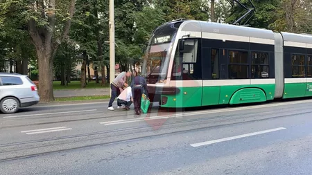 Ce spune CTP Iași despre producerea accidentului rutier în care a fost implicat un tramvai nou PESA - FOTO