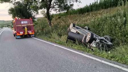 Accident rutier cu victimă pe o șosea din Iași! Un șofer s-a răsturnat cu mașina plină cu lemne, dar a vrut să ascundă totul. Pe 
