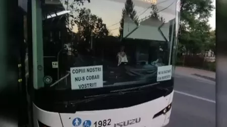 Şoferul CTP Iaşi care a afişat mesaje anti-vaccinare pe geamul unui autobuz a fost concediat