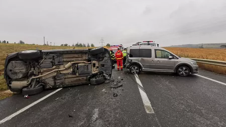 Accident rutier în localitatea Valea Ursului din Miroslava. Unul dintre autoturisme s-a răsturnat -FOTO, VIDEO