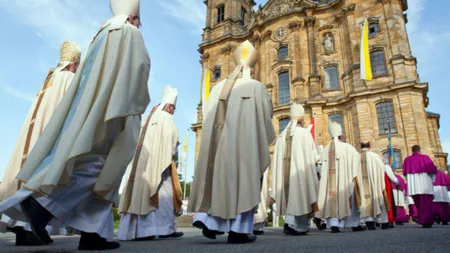 Cifră alarmantă dată publicăriii de anchetatorii independenți! Clerul catolic francez a abuzat de sute de mii de persoane, din 1950