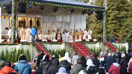 Momente unice la hramul Sfintei Parascheva de la Iași! Mărturia unor ieșeni care și-au lăsat averea peste hotare ca să revină acasă. Doi cercetători au renunțat la viața din Norvegia după un deceniu- FOTO