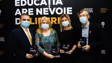 Președintele României, Klaus Iohannis, a acordat premiile la Gala Premiilor pentru Directorii Anului 2021! Printre laureați se află Adina Romanescu, Liceul de Informatică Iași și Cătălin Condrea, director la Pașcani