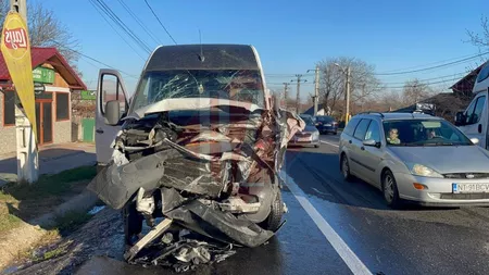 Accident rutier la Războieni. Carambol între trei autoutilitare, dintre care un microbuz cu 14 persoane - EXCLUSIV, FOTO, VIDEO