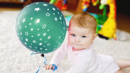 Tragedie în Suceava. Un copil de un an s-a înecat cu un balon. Bebeluşul a murit în drum spre Spitalul „Sf. Maria” din Iaşi