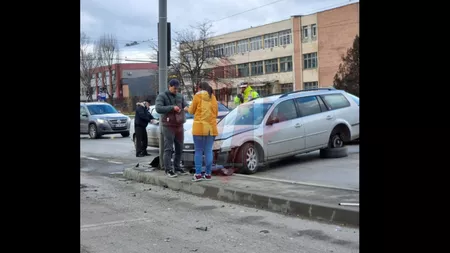 Accident rutier în Baza 3. Două autoturisme au fost avariate după ce au intrat în coliziune - EXCLUSIV, FOTO