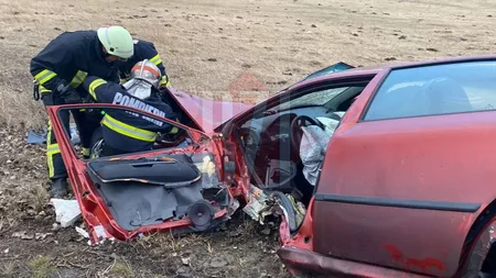 Accident grav în această seară în comuna Vlădeni, Iași! Șoferul autoturismului a fost grav rănit în urma impactului şi este transportat la Spitalul ,,Sfântul  Spiridon”-EXCLUSIV, FOTO, VIDEO, LIVE, UPDATE