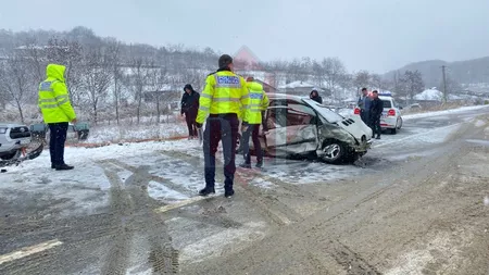 Accident grav la Popricani! Două autoturisme s-au izbit violent! Sunt mai multe victime, iar una dintre acestea este inconştientă- EXCLUSIV, FOTO, LIVE, UPDATE