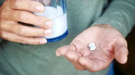 De ce să nu dai antibiotic cu lapte la copii? Iată ce spun medicii