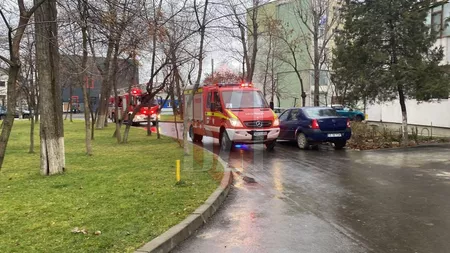 Panică într-un bloc din Iași! Un om al străzii a incendiat casa scării! - EXCLUSIV, FOTO