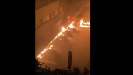 Parcarea subterană a blocului din Constanța nu avea autorizaţie ISU. 37 de maşini au fost cuprinse de flăcări. Imaginile infernului, surprinse de locatari - GALERIE FOTO, VIDEO