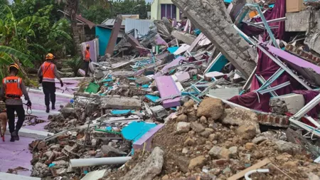 Cutremur în Indonezia de 7,3 grade pe scara Richter. Autorităţile au emis alertă de tsunami - FOTO, VIDEO