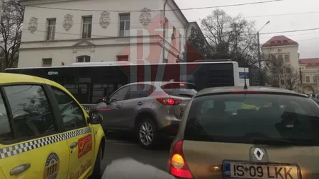 Probleme în traficul ieşean! Semafoarele nu funcţionează în mai multe zone din municipiul Iaşi - FOTO, VIDEO