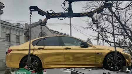 Atenţie, şoferi! Poliţiştii locali Iaşi ridică autovehiculele parcate neregulamentar în municipiu - FOTO