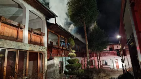 Incendiu la o mănăstire din Dâmbovița. Au ars chiliile, dar pompierii au reușit să salveze paraclisul