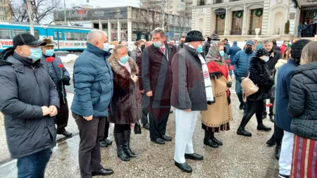 Reprezentanţii Pro România Iaşi au depus o coroană de flori la statuia domnitorului Cuza, de Unirea Principatelor - FOTO