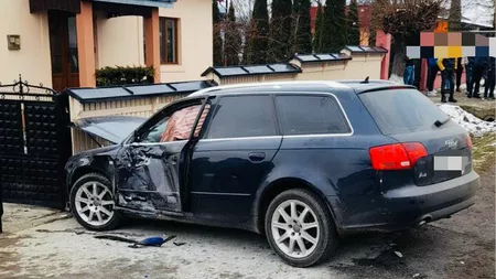Doi răniţi grav în urma coliziunii dintre o motocicletă şi un autoturism, la Mălini -FOTO
