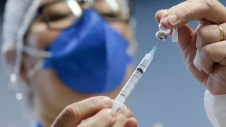 Sunt eficiente vaccinurile existente împotriva variantei Omicron? Ce au descoperit cercetătorii