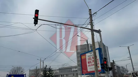 Circulaţia rutieră, blocată în Tudor Vladimirescu din cauza unui cablu rupt - FOTO, VIDEO