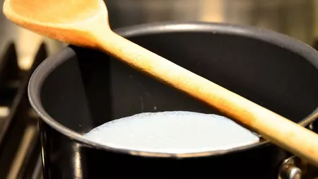 Colărezi cu lapte – Cum se prepară vechea rețetă a bunicii care ne-a marcat copilăria