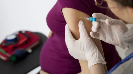 Cercetătorii americani spun că vaccinarea mamelor în timpul sarcinii scade cu 61% riscul spitalizării copiilor după naştere