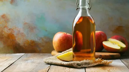 Oțet de mere pentru slăbit: Beneficiile și riscurile acestei metode