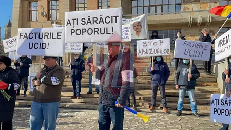 Alianța pentru Patrie Iași, protest în fața Prefecturii. Manifestanții militează împotriva exploziei prețurilor la utilităţi - FOTO, VIDEO
