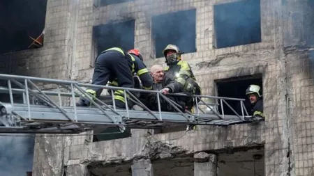 Imaginile dramei în Kiev cu blocurile lovite de bombardamente - FOTO