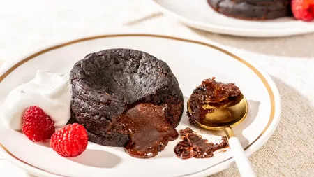 Lava Cake - Rețetă pentru un desert care va da pe spate musafirii