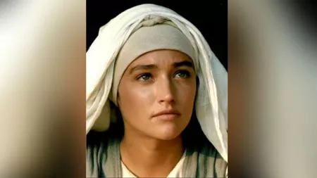 Cum arată astăzi Olivia Hussey, interpreta Fecioarei Maria în filmul ''Iisus din Nazaret''!