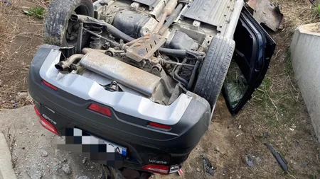Accident rutier în Vaslui. Un bărbat a ajuns la spital după ce s-a răsturnat cu mașina - FOTO, VIDEO