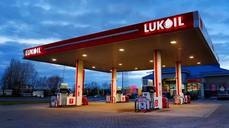 Lukoil riscă să închidă două fabrici din cauza sancțiunilor impuse Rusiei