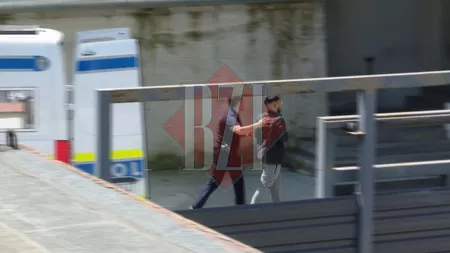 Cum arată criminalul din Moara de Vânt după 5 luni de arest. Astăzi Sami a ieşit la “plimbare” cu duba poliţiei şi a fugit prin curtea Tribunalului din Iaşi (Exclusiv) - FOTO, VIDEO