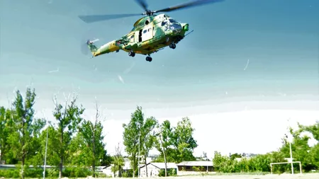 Iată imaginile de la exercițiul militar al Bazei 95 Aeriene din Bacău. Un elicopter Puma a survolat Iașul - FOTO
