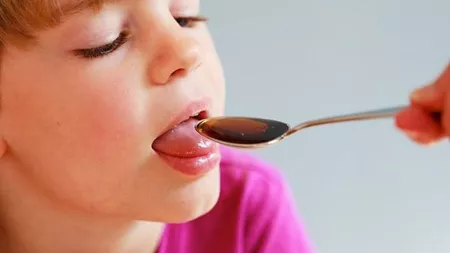 Cum să prepari acasă un sirop pentru durerea de burtă la copii? Află ce alte remedii naturiste există