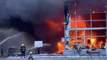Imagini video din momentul impactului rachetei ruseşti X-22 asupra centrului comercial din Kremenciuk - VIDEO