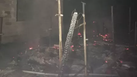 Noapte de foc la Iași unde un bărbat a murit carbonizat într-un incendiu la două locuințe - EXCLUSIV/FOTO, VIDEO