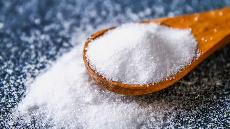 Câte grame are o lingură de sare? Iată cum măsori ingredientele în bucătărie