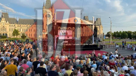 Sute și sute de ieșeni, spectatori la un superb concert în aer liber organizat în Piața Palatului Culturii - GALERIE FOTO, VIDEO
