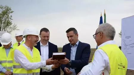 Ministrul Sorin Grindeanu a primit o biblie personalizată de la Mitropolitul Moldovei. Cel ce i-a înmânat-o nu a fost altul decât liderul PSD Iași, Maricel Popa