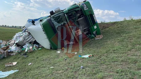 Accident rutier în județul Iași. Un TIR încărcat cu capsule de detergent s-a răsturnat aproape de Horlești - EXCLUSIV, FOTO, UPDATE, VIDEO