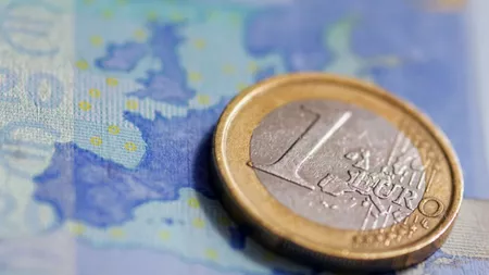 Euro a atins cel mai scăzut nivel. Moneda se tranzacționa la niveluri văzute ultima dată în 2002