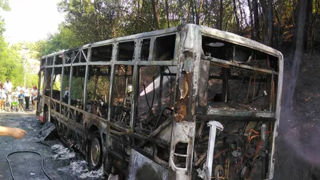 Un autobuz a luat foc pe ruta Bistrița-Slătinița. În mijlocul de transport se aflau 16 pasageri