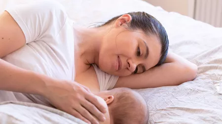 Poziții de alăptare. Moduri confortabile de poziționare a bebelușului la sân