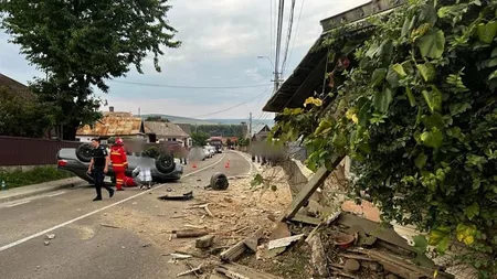 Accident rutier în județul Suceava. Un bărbat a pierdut controlul autoturismului în care se afla și a ajuns la spital - FOTO